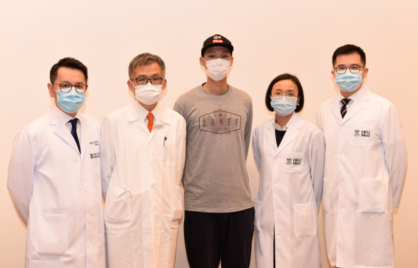 HKUMed introduces Hong Kong’s first CAR-T cell therapy for blood cancer patients. (From left: Professor Eric Tse Wai-choi, Professor Kwong Yok-lam, patient Mr Lau, Dr Joycelyn Sim Pui-yin and Dr Thomas Chan Sau-yan).